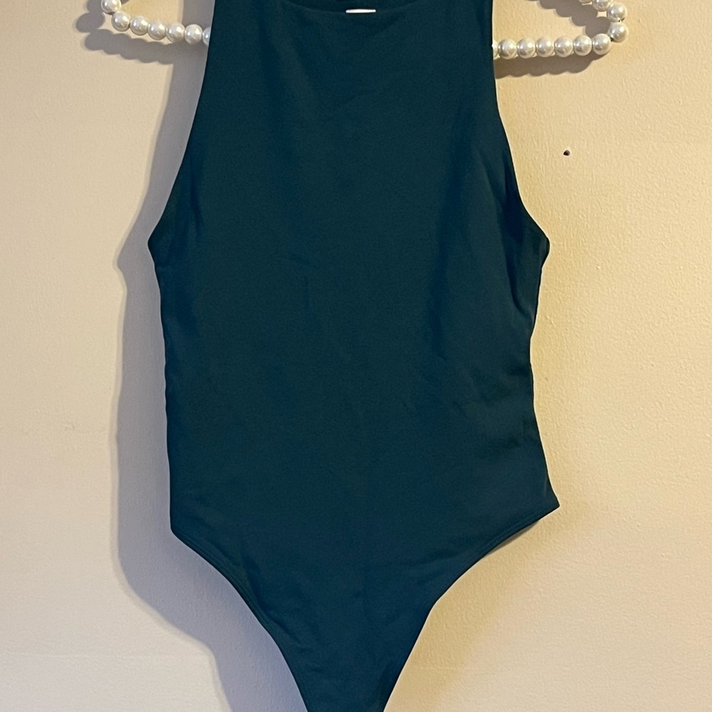 Babaton Classic green olive Bodysuit